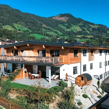 Alpenluxus Presents Chez Nous - Balcony Und Car Park Appartamento *